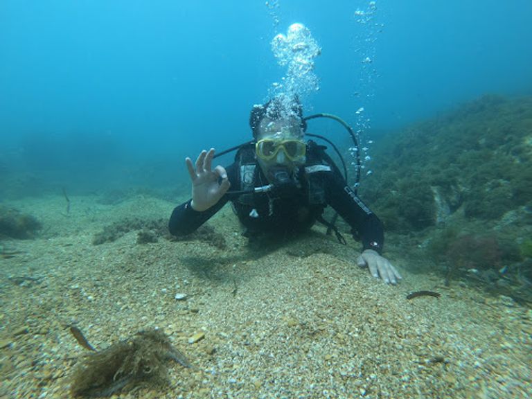 نادي ديكابالم للغوص ضمن أفضل أماكن السياحة العائلية في الجزائر منطقة يمّا قورايا بولاية بجاية الجزائرية الساحلية - أرشيفية