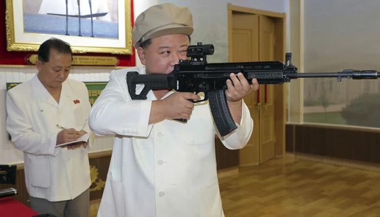 كيم في جولة لمصانع الأسلحة بكوريا الشمالية