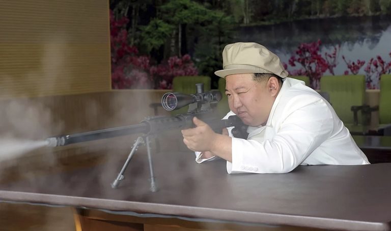 كيم في جولة لمصانع الأسلحة بكوريا الشمالية