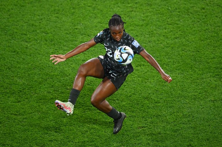ميشيل ألوزي لاعبة منتخب نيجيريا من مباراة إنجلترا ونيجيريا في كأس العالم للسيدات 2023