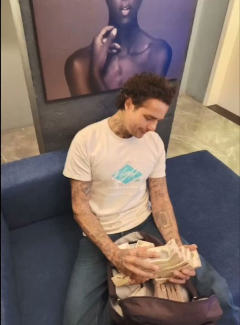 الفنان المصري أحمد الفيشاوي