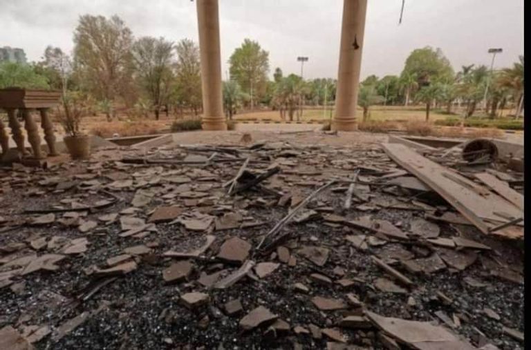 مشهد من الدمار داخل القصر الرئاسي بالخرطوم