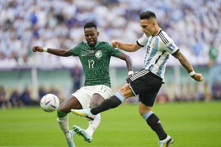 حسان تمبكتي مدافع المنتخب السعودي حسان تمبكتي مدافع الشباب السعودي