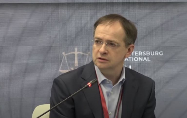 صفحة من كتاب مدرسي روسي