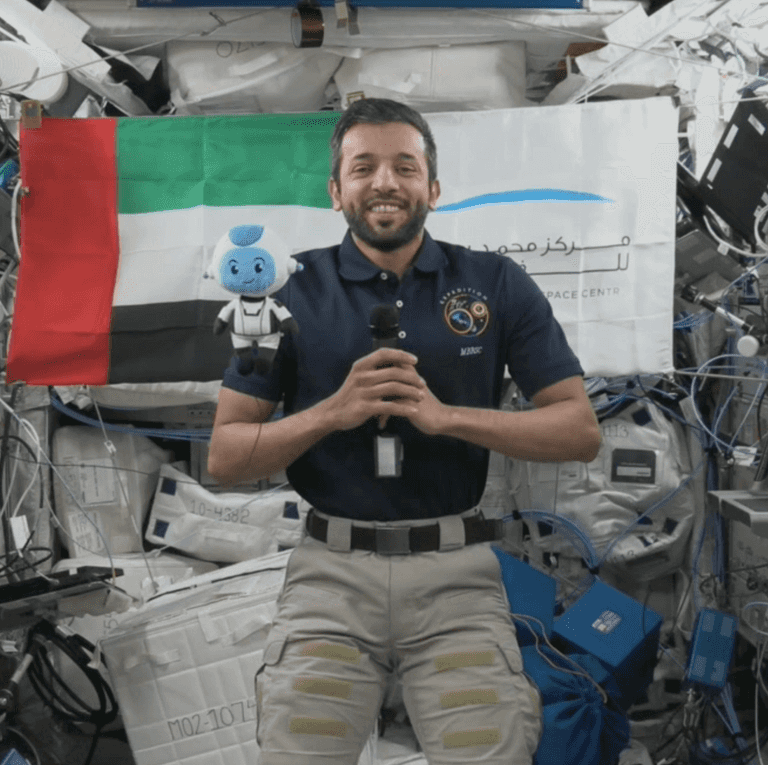 سلطان النيادي في لقاء جديد من الفضاء