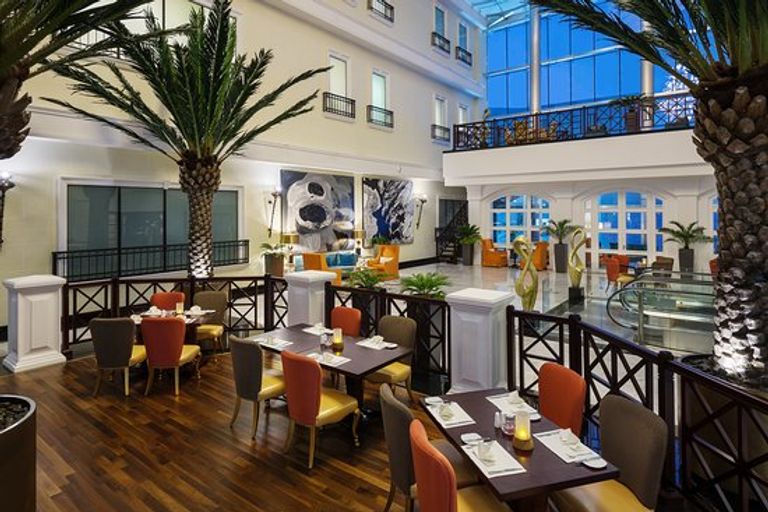 مطعم سكاي لاونج أحد أفضل المطاعم في الدمام