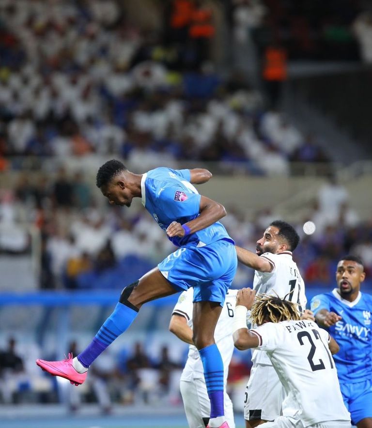 من مباراة الهلال والشباب في البطولة العربية