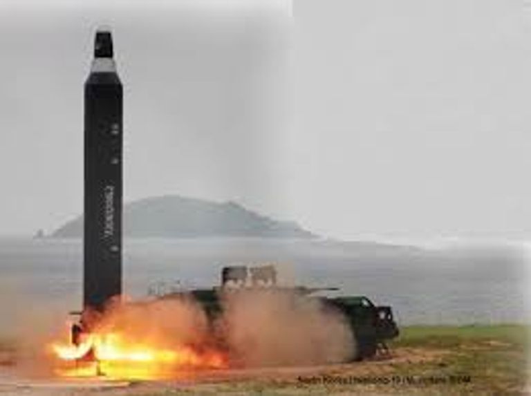 صاروخ باليستي لحظة الإطلاق