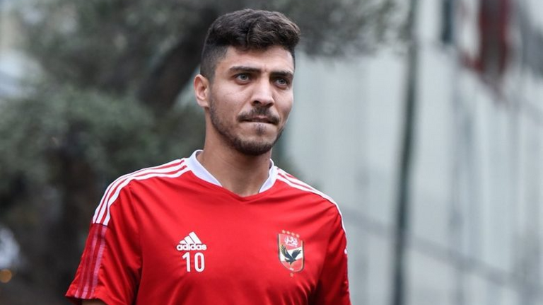 محمد شريف مهاجم الأهلي المصري