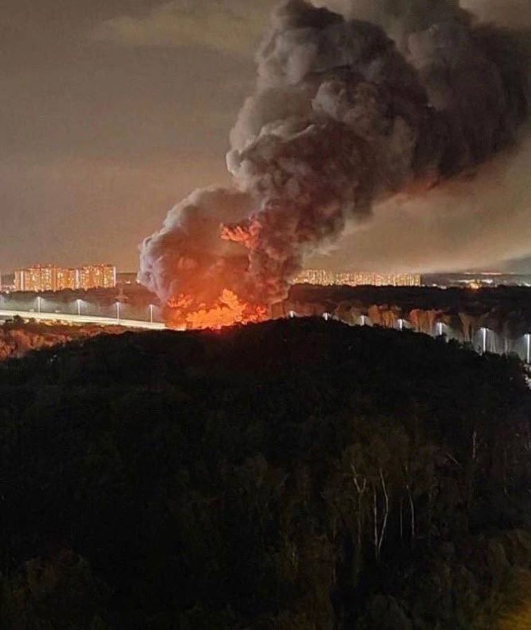 جانب من حريق المستودع ببلدة أودينتسوفو