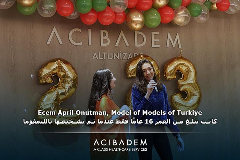 إيجيم أبريل أونوتمان مع أحد أطفال المستشفى