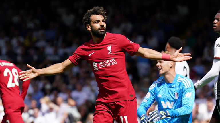 صلاح يحتفل بهز شباك فولهام بالجولة الأولى الموسم الماضي محمد صلاح يسجل في مباراة تشيلسي وليفربول