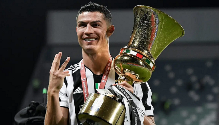 كريستيانو رونالدو وآخر لقب له كريستيانو رونالدو نجم النصر السعودي