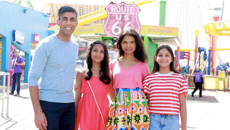 سوناك مع أسرته في كاليفورنيا