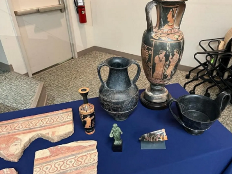 الآثار المسروقة