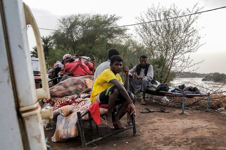 السودانيون يعانون ظروفا معيشية صعبة جراء الاشتباكات