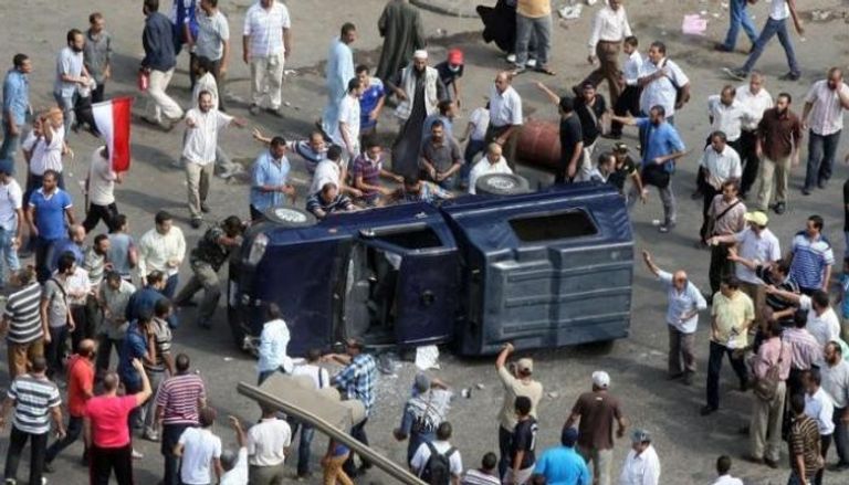 عنف الإخوان ضد قوات الشرطة -أرشيفية