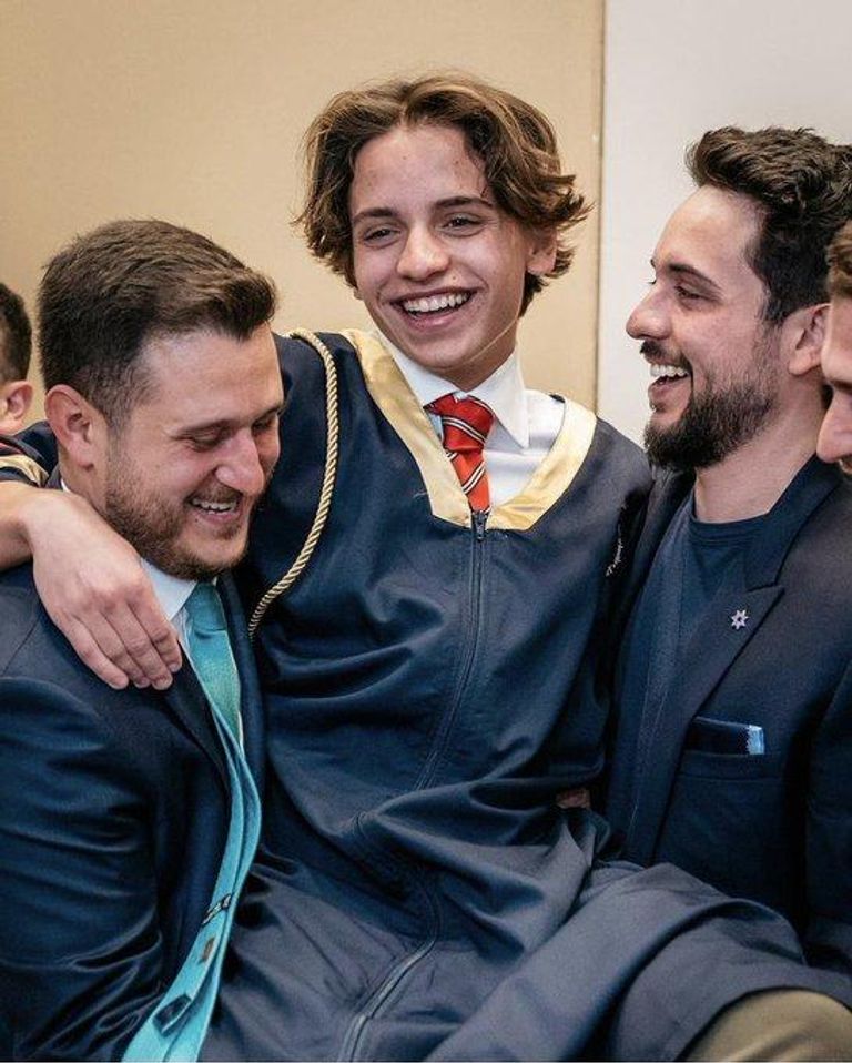 الأمير هاشم بين شقيقه وزوج شقيقته الأمير هاشم بن عبدالله