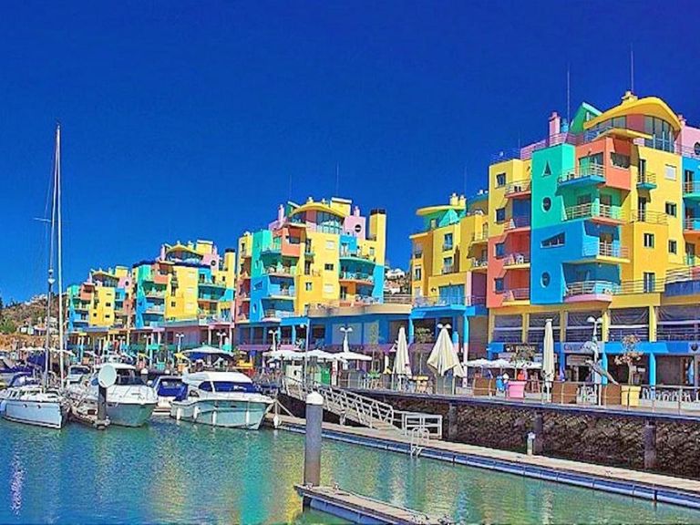مارينا إحدى أفضل أماكن السياحة في البوفيرا السياحة في البوفيرا البرتغالية