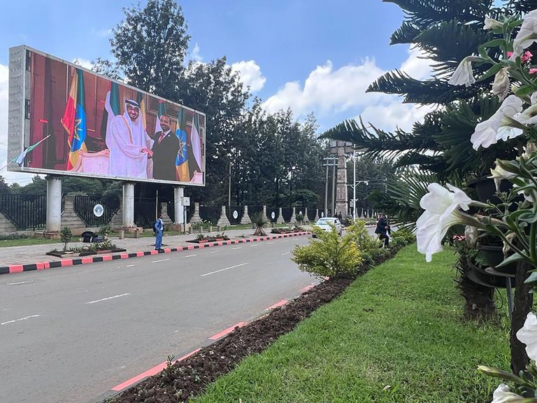 أعلام دولة الإمارات تزين شوارع أديس أبابا
