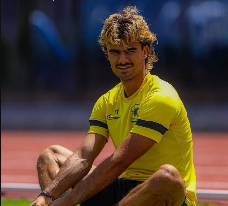 جوتا بقميص الاتحاد السعودي