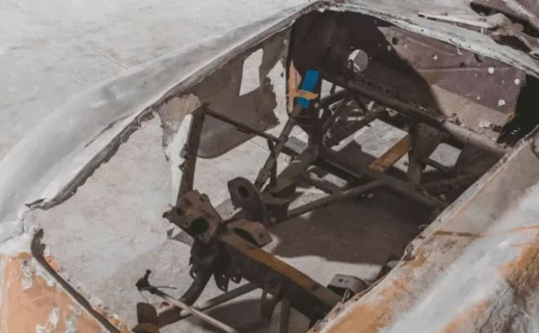 السيارة المعروضة للبيع