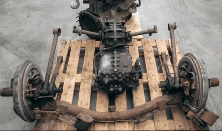 السيارة المعروضة للبيع