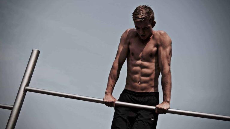 تمرين العقلة Muscle up