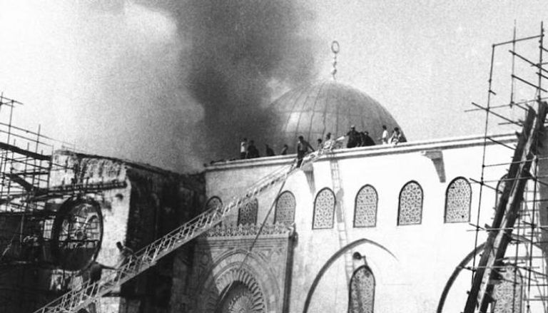 تصاعد الأدخنة جراء حريق المسجد الأقصى عام 1969