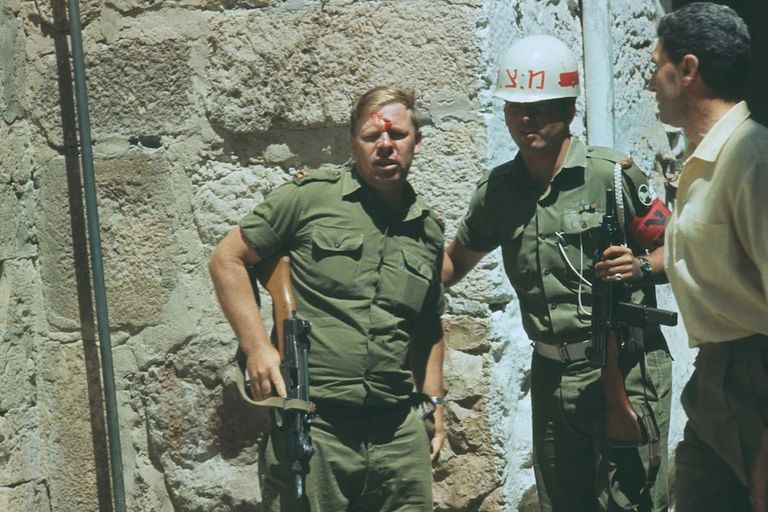 تصاعد الأدخنة جراء حريق المسجد الأقصى عام 1969