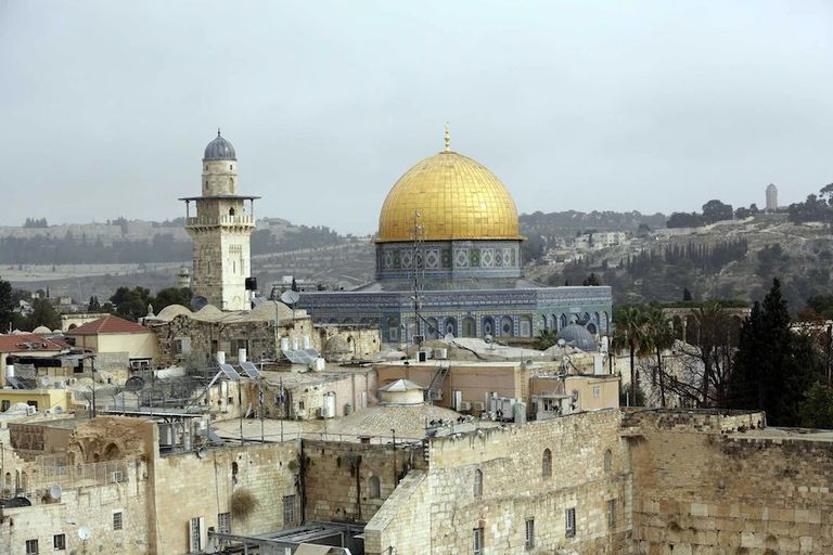 تصاعد الأدخنة جراء حريق المسجد الأقصى عام 1969