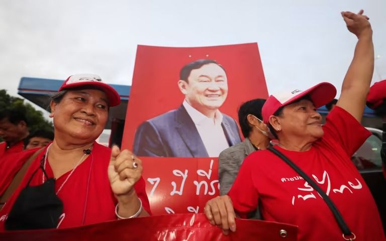  تاكسين شيناواترا ملوحا بيده