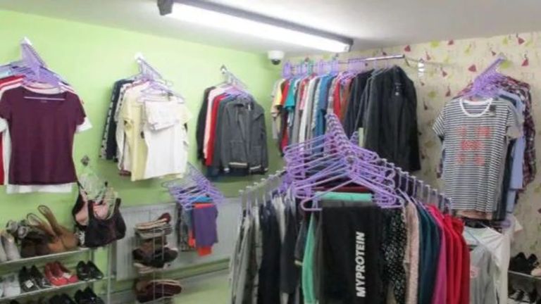 سجن فولتون في الأعلى.. والسفاحة في الأسفل