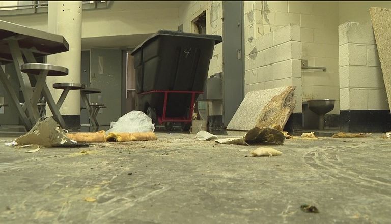 جانب من سور السجن