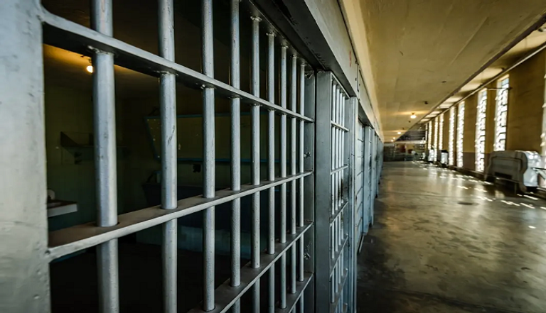 جانب من سور السجن