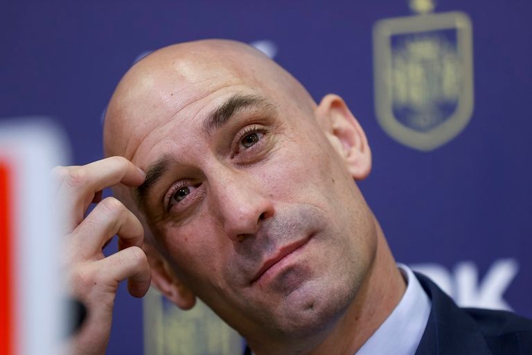 لويس روبياليس تشافي هيرنانديز مدرب برشلونة