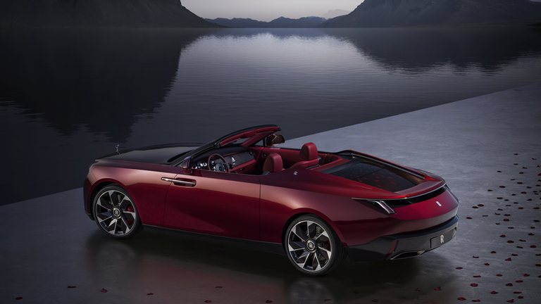 سيارة La Rose Noire Droptail الجديدة من رولز رويس