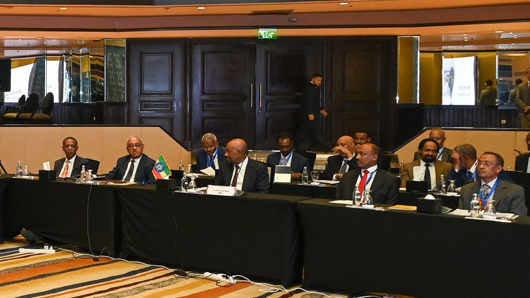 الوفد الإثيوبي خلال جولة المفاوضات وزير الموارد المائية والري المصري خلال جولة المفاوضات