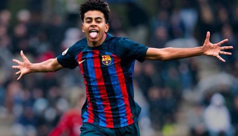 لامين يامال لاعب برشلونة