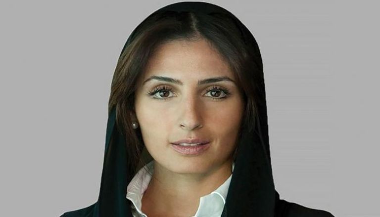 الشيخ محمد بن زايد آل نهيان مع فريق عمل