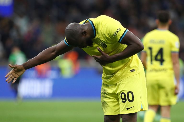 روميلو لوكاكو بقميص إنتر ميلان باولو ديبالا وروميلو لوكاكو