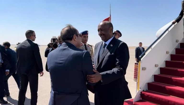 جانب من استقبال الرئيس المصري لعبدالفتاح البرهان