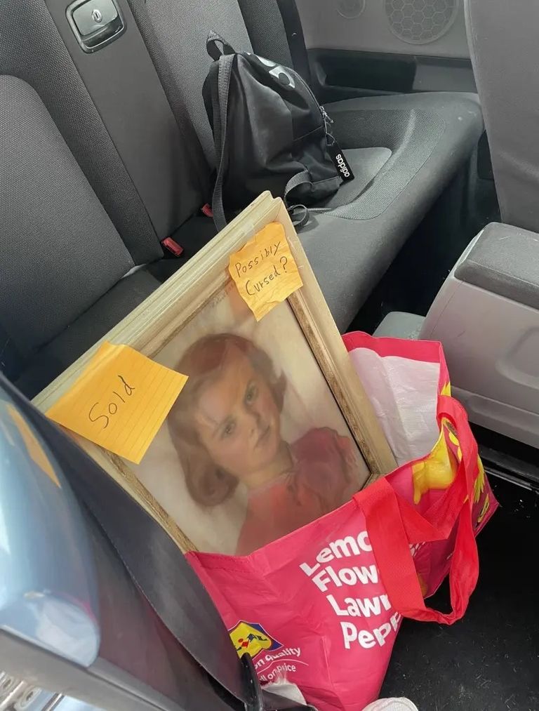 لوحة "ملعونة" تقلب حياة ملاكها الجدد