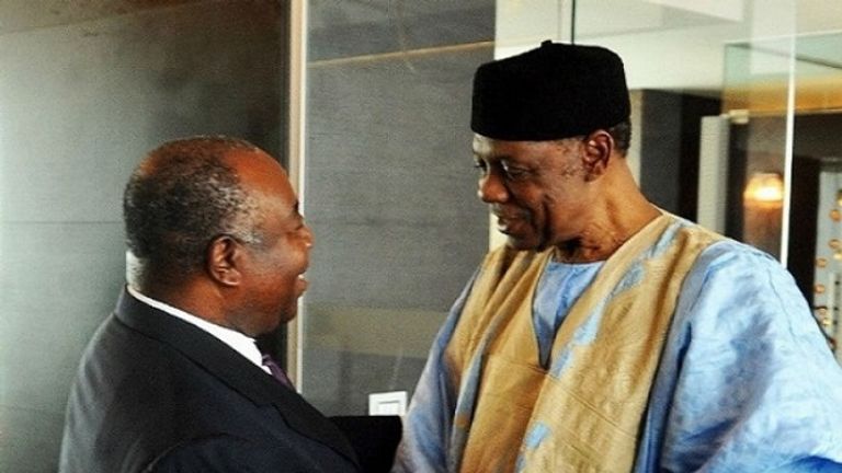 علي بونغو وعيسى حياتو ليونيل ميسي والرئيس الغابوني علي بونغو