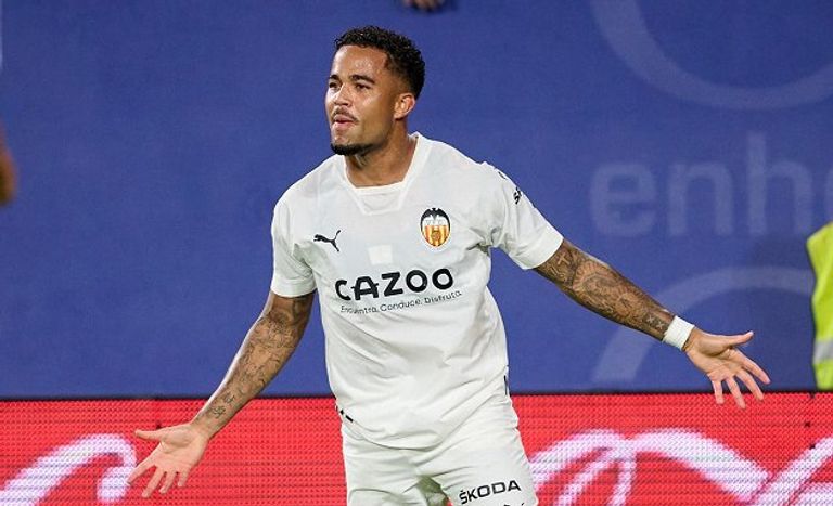 جاستن كلويفرت سليم أملاح لاعب فالنسيا الإسباني الجديد