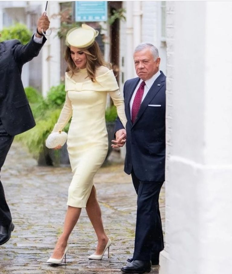 الملكة رانيا في إطلالة حفل زفاف نجلها