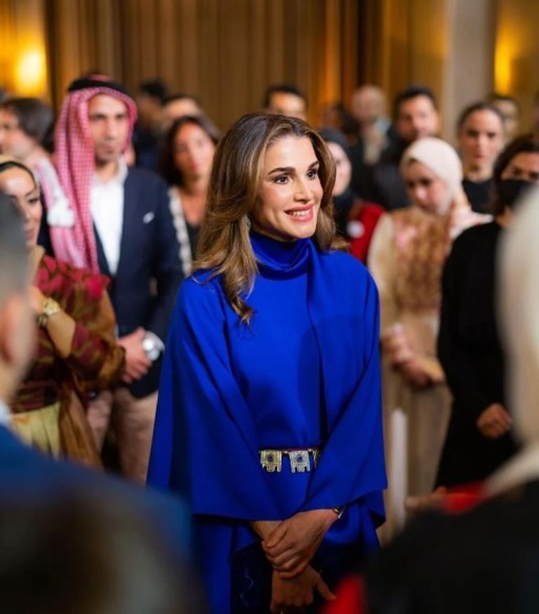 الملكة رانيا في إطلالة حفل زفاف نجلها