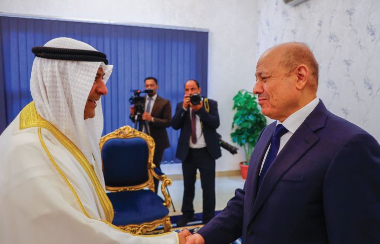 رئيس مجلس القيادة الرئاسي اليمني يستقبل أمين عام مجلس التعاون الخليجي