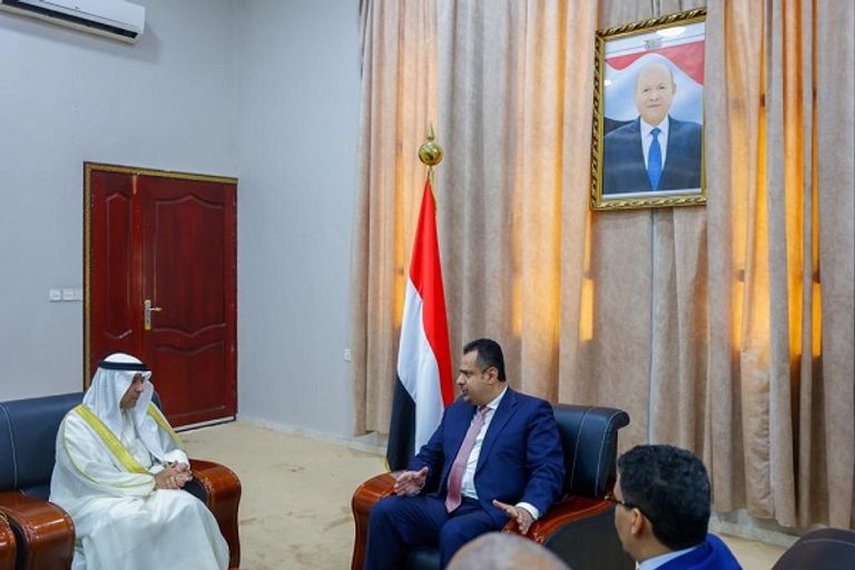 رئيس مجلس القيادة الرئاسي اليمني يستقبل أمين عام مجلس التعاون الخليجي