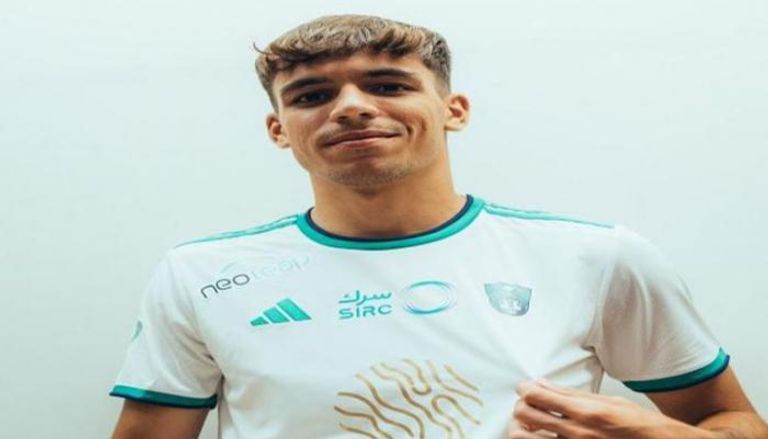 غابري فيغا لاعب الأهلي السعودي